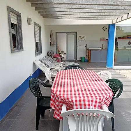 Casa Dos Rasteiros Holiday home A dos Cunhados